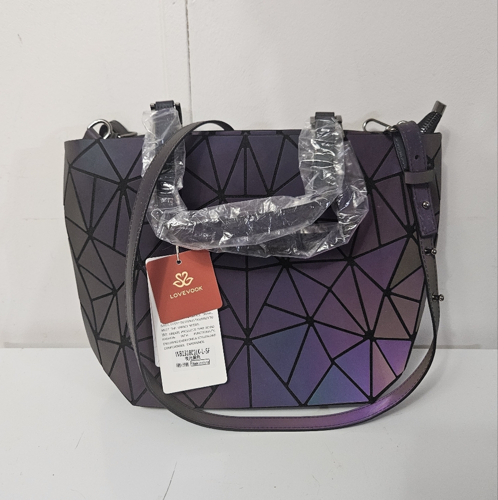 Lovevook Holographic Luminous Handbag! - Picture 3 of 6